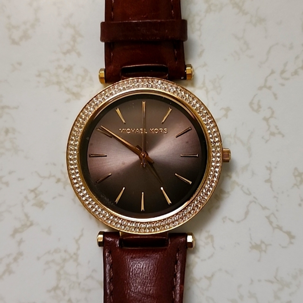 MUST SALE TODAY!!! MK WATCH (WOMEN) VERY ELEGANT, RUNS PERFECT $20 FIRM!!